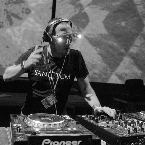DJ Chris Sadler live at Bat, Slaný (September 2012)